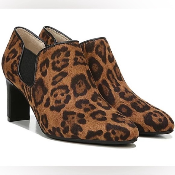 Lifestride Slip-On Booties - Gilmore Leopard Ankle Boot Size 8 New - Picture 1 of 13
